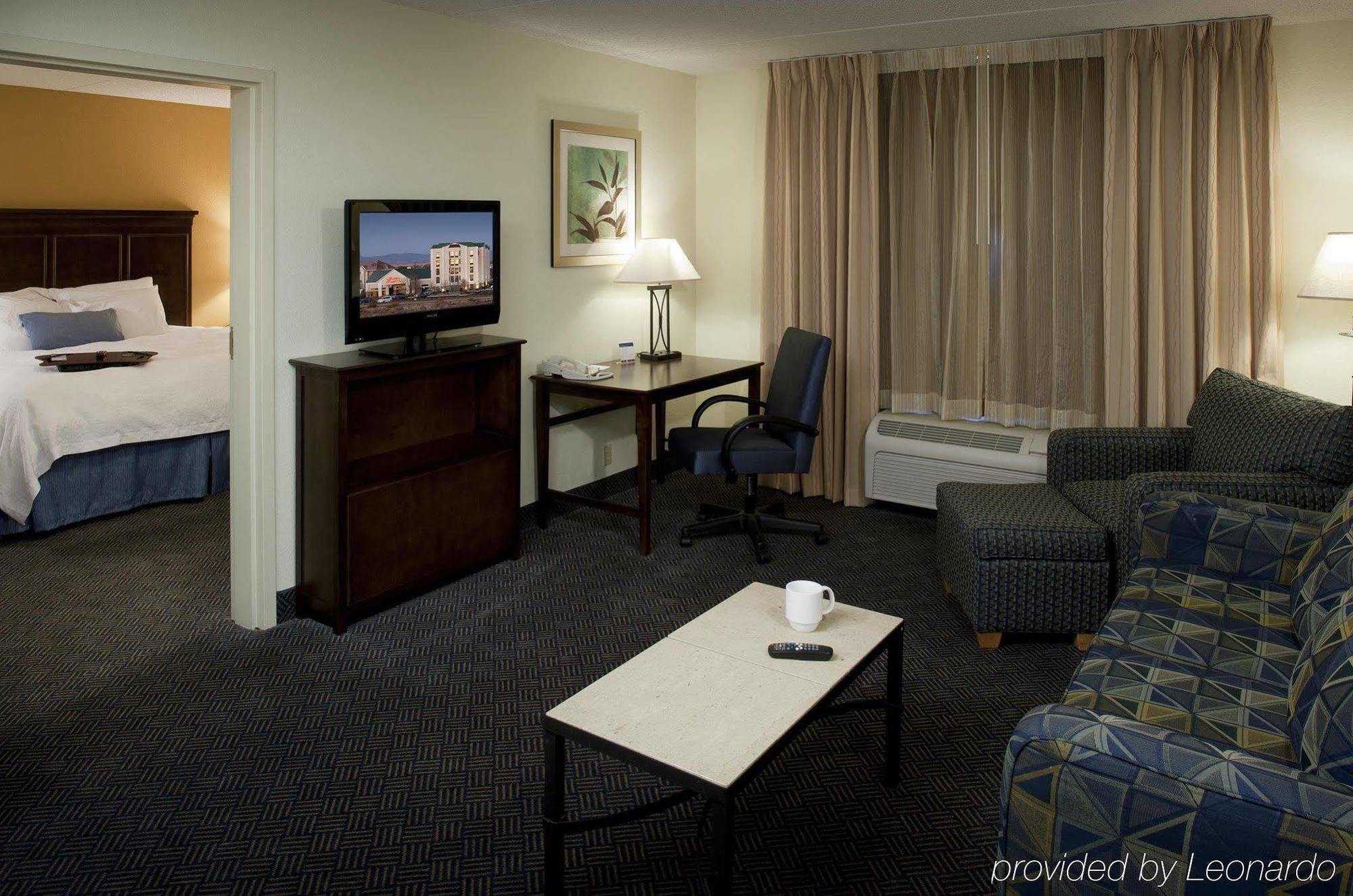 Hampton Inn & Suites Pueblo-Southgate Zimmer foto